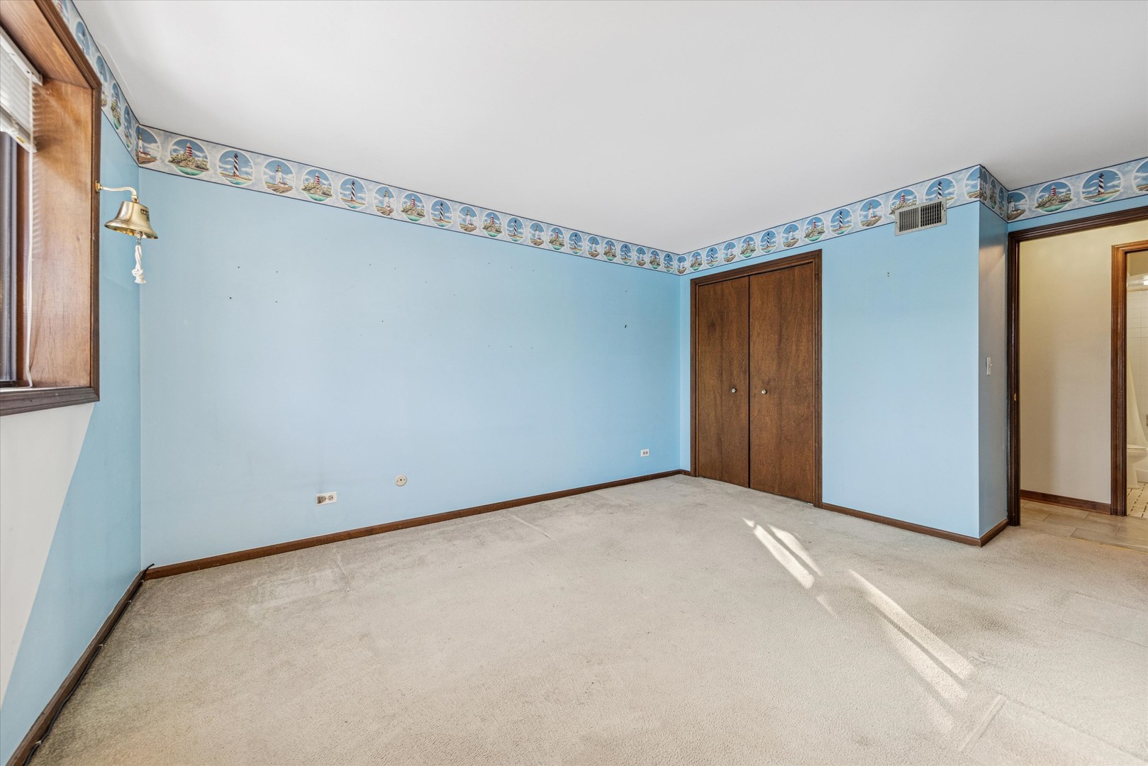 1-s150 Spring Road, Unit 2I Oak Brook, IL 60181 - Photo 7 of 16 a view of an empty room
