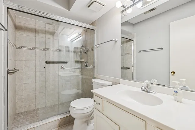 $229,900 | 1-s150 Spring Road, Unit 2I, Oak Brook, IL 60181