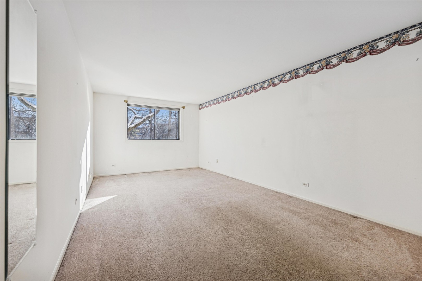 1-s150 Spring Road, Unit 2I Oak Brook, IL 60181 - Photo 10 of 16 a view of an empty room with a window