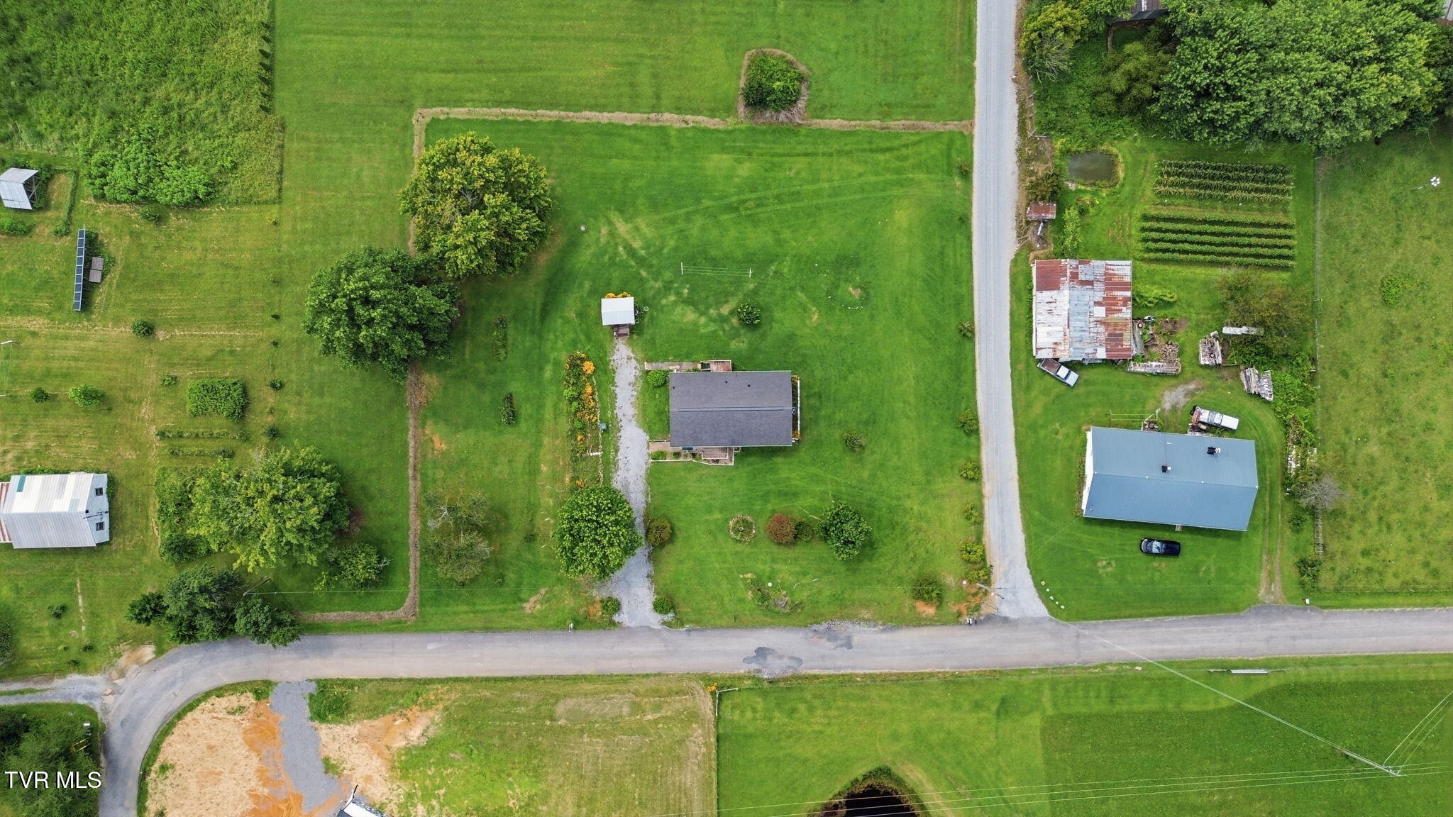 2060 Fishpond Road Chuckey, TN 37641 - Photo 26 of 30 27-web-or-mls-DJI_0801_autoremove_514892