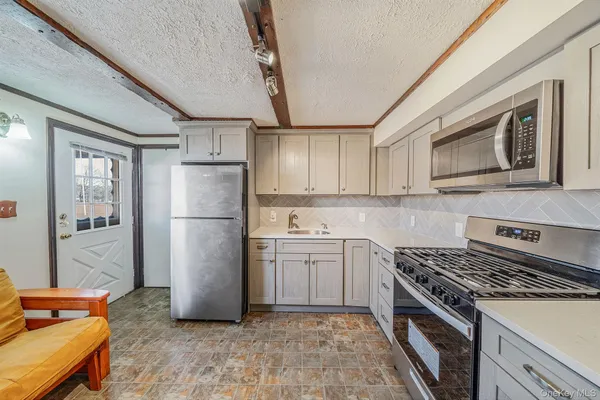 $699,000 | 27 Trader Lane, Brentwood, NY 11717