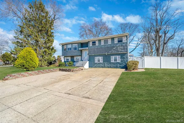 $699,000 | 27 Trader Lane, Brentwood, NY 11717