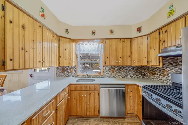 $699,000 | 27 Trader Lane, Brentwood, NY 11717