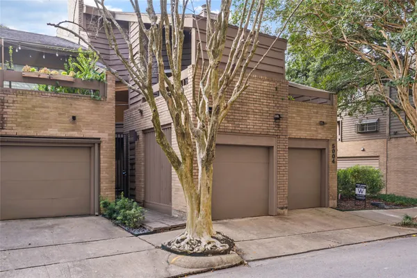 $2,800 | 5004 Bayard Lane, Houston, TX 77006