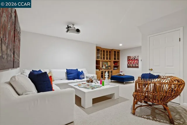 $2,550,000 | 1076 North Thompson Road, Lafayette, CA 94549