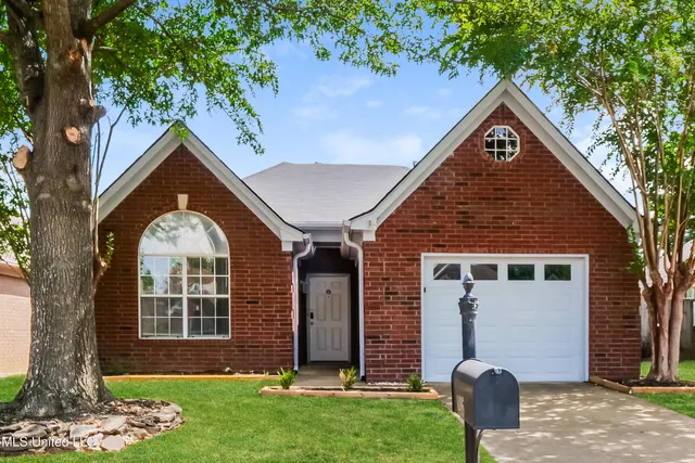 $1,705 | 8486 Clubview Drive, Olive Branch, MS 38654
