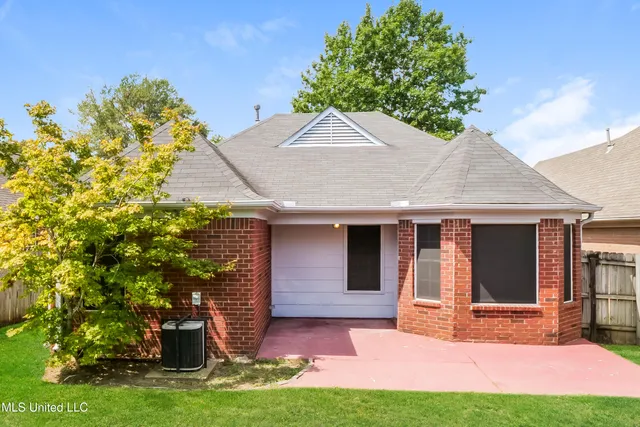 $1,705 | 8486 Clubview Drive, Olive Branch, MS 38654