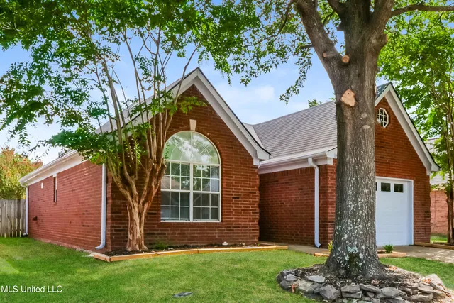 $1,705 | 8486 Clubview Drive, Olive Branch, MS 38654