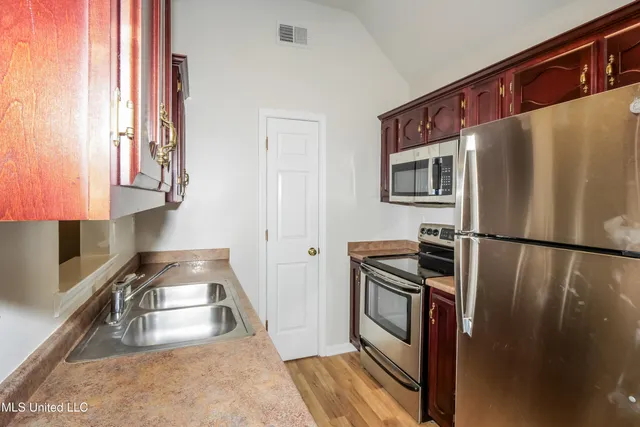 $1,705 | 8486 Clubview Drive, Olive Branch, MS 38654