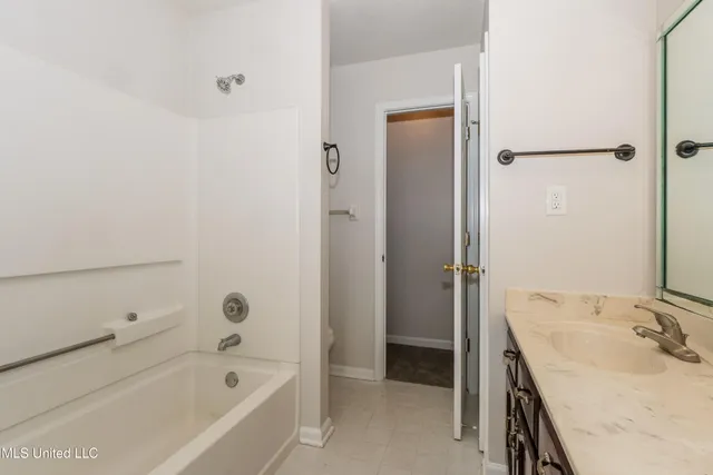 $1,705 | 8486 Clubview Drive, Olive Branch, MS 38654