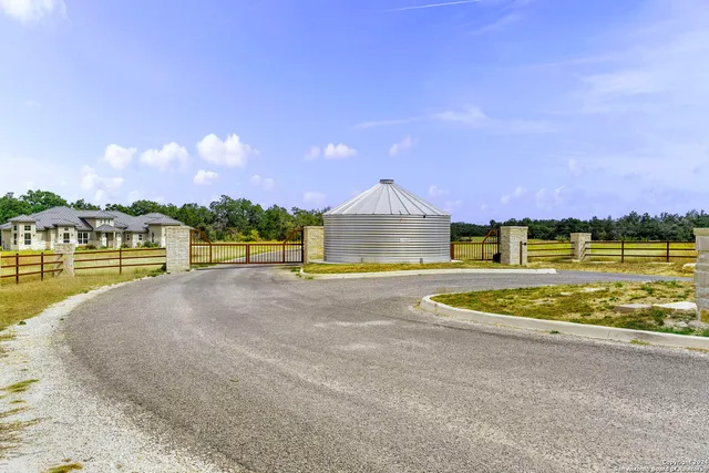 $299,000 | 701 Windmill Ridge, Blanco, TX 78606