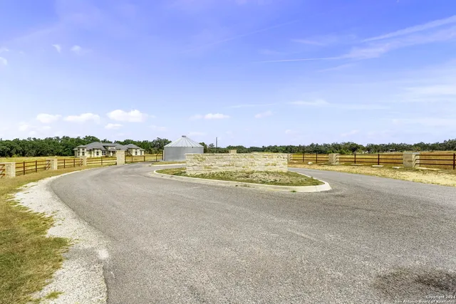 $299,000 | 701 Windmill Ridge, Blanco, TX 78606