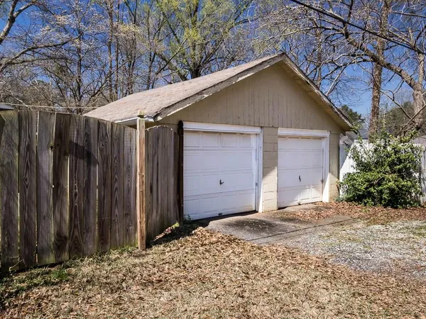$1,995 | 1061 Dell Avenue Southeast, Smyrna, GA 30080