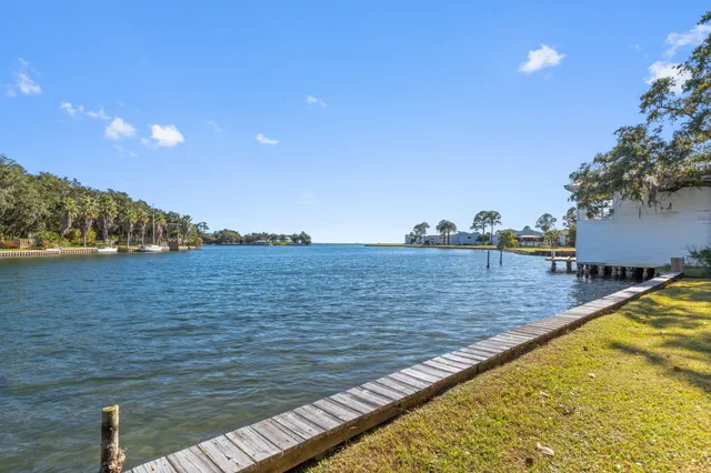 $1,200,000 | 19 Old Ferry Road, Shalimar, FL 32579