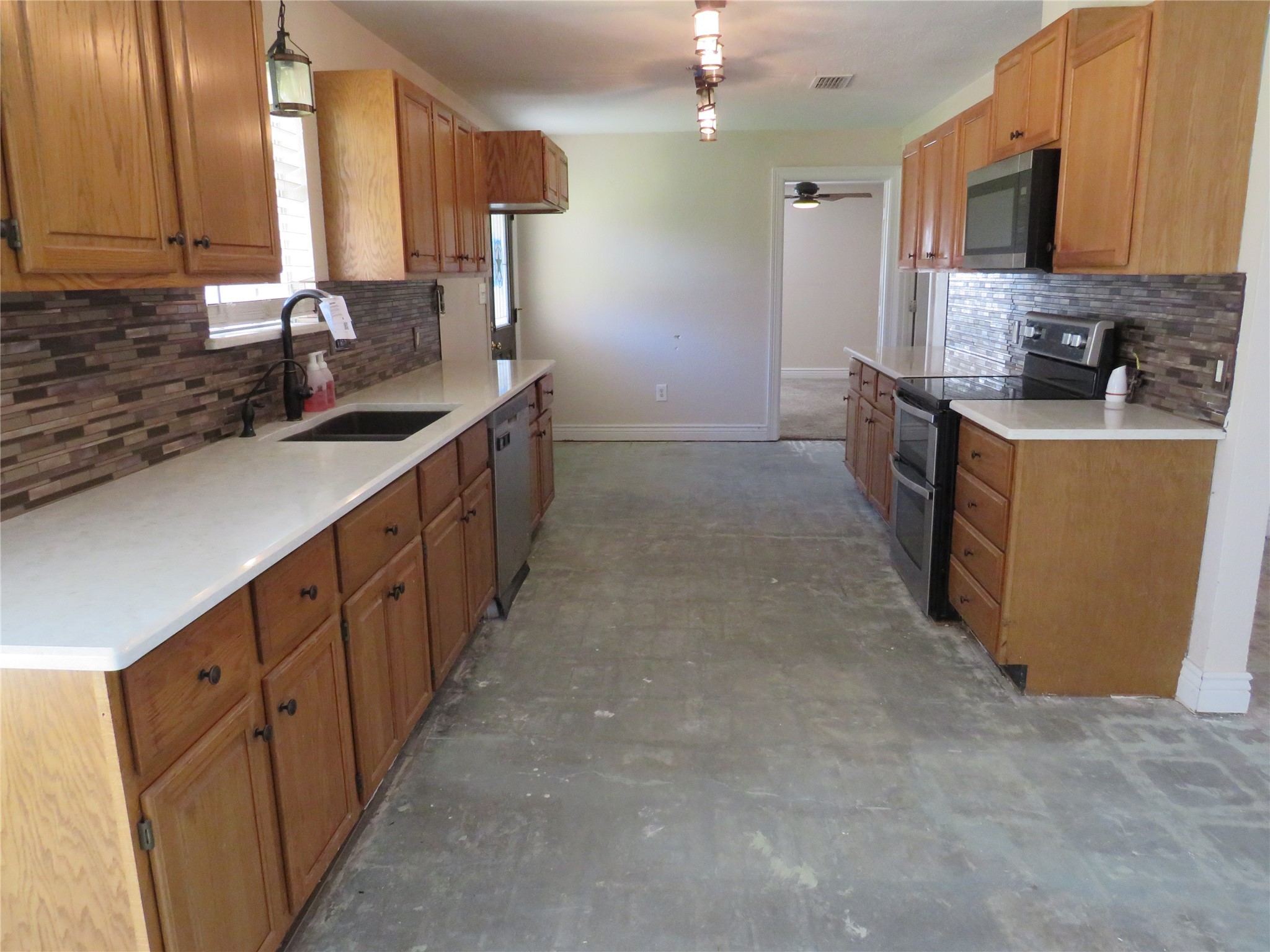 10 Forrest Lane Angleton, TX 77515 - Photo 7 of 20