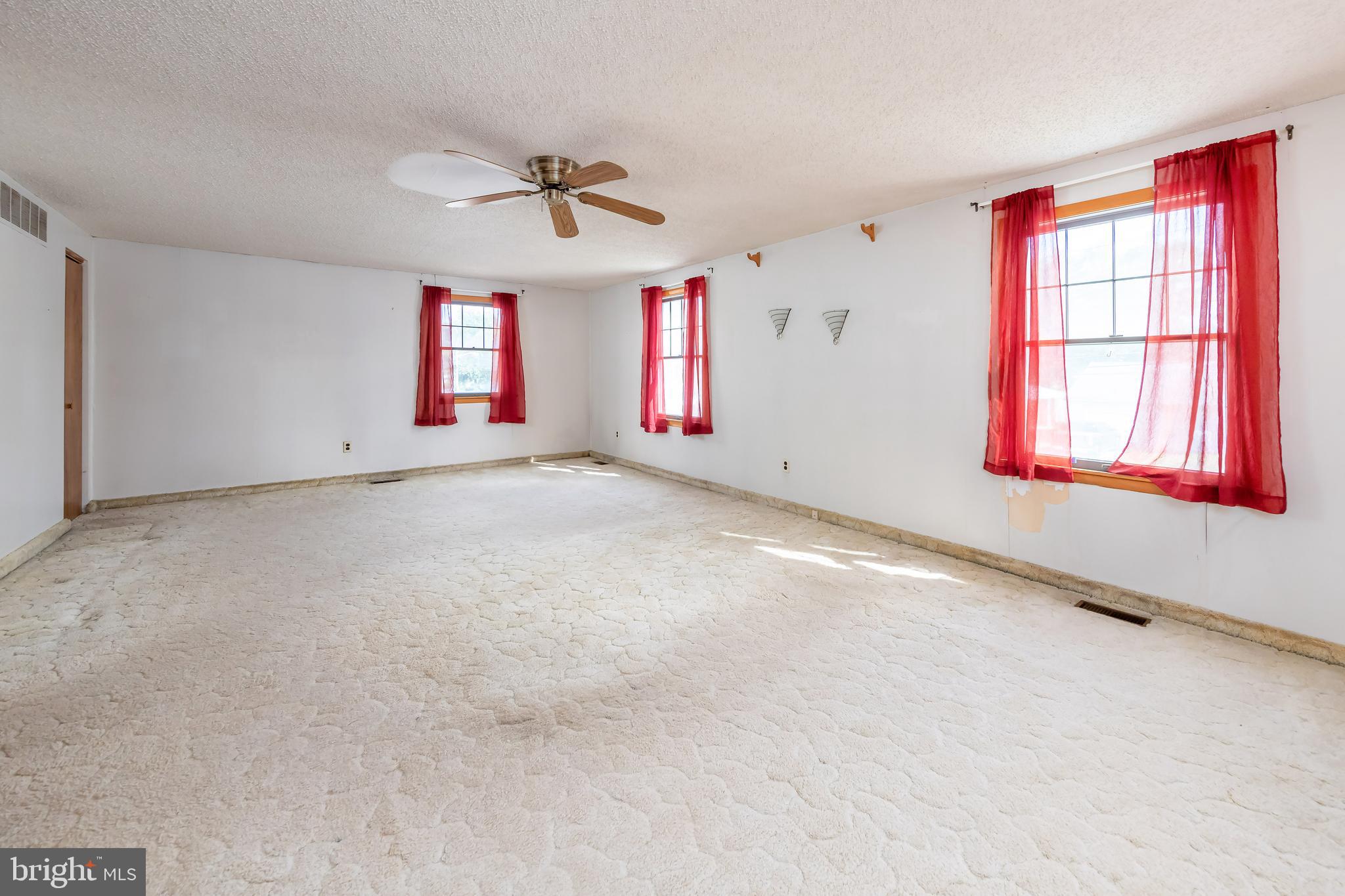 23 Randolph Road West Deptford, NJ 08096 - Photo 12 of 18 an empty room with windows and cabinet