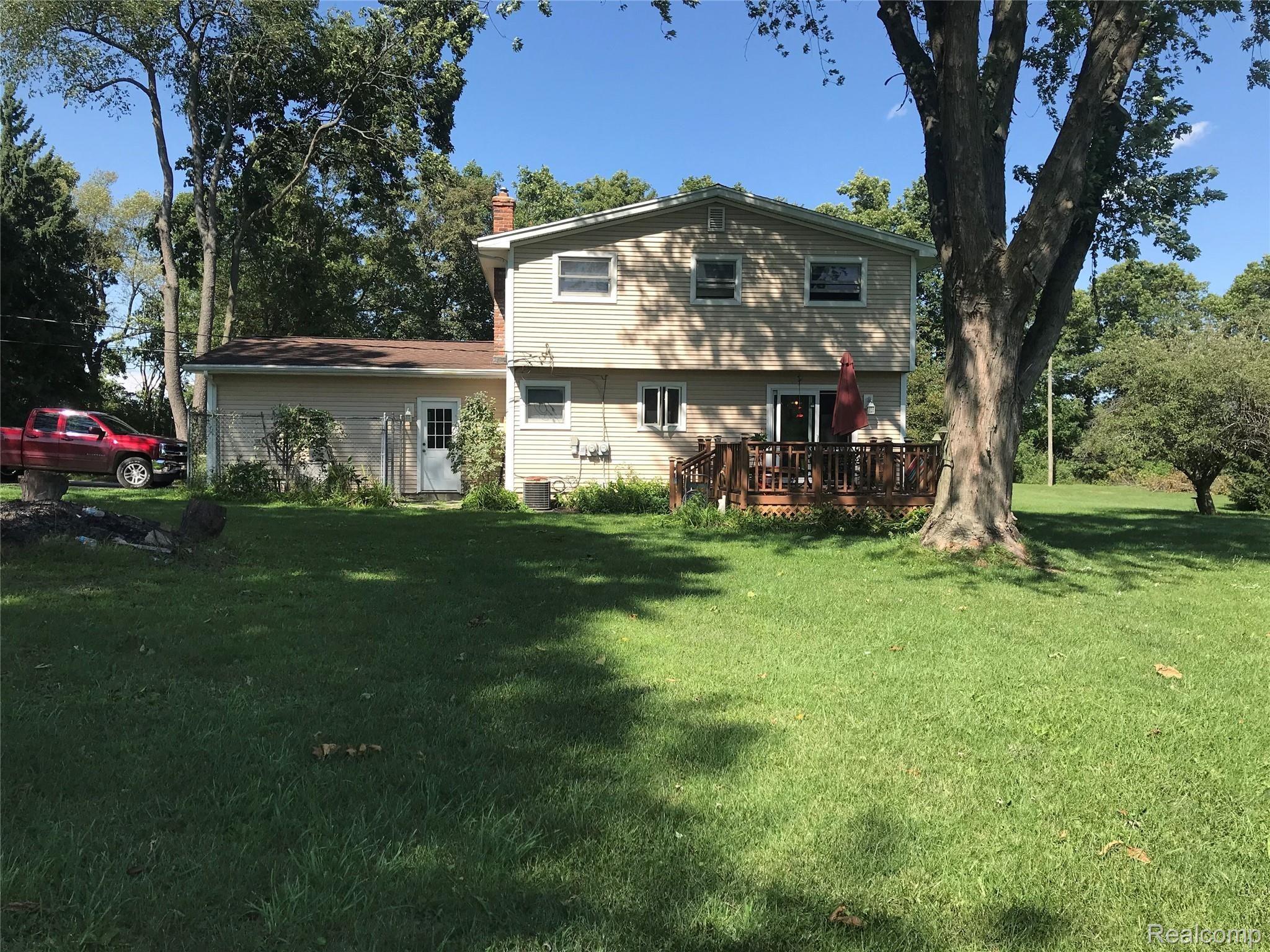 9045 Oakhill Road Clarkston, MI 48348 - Photo 8 of 55 IMG_3859.JPG