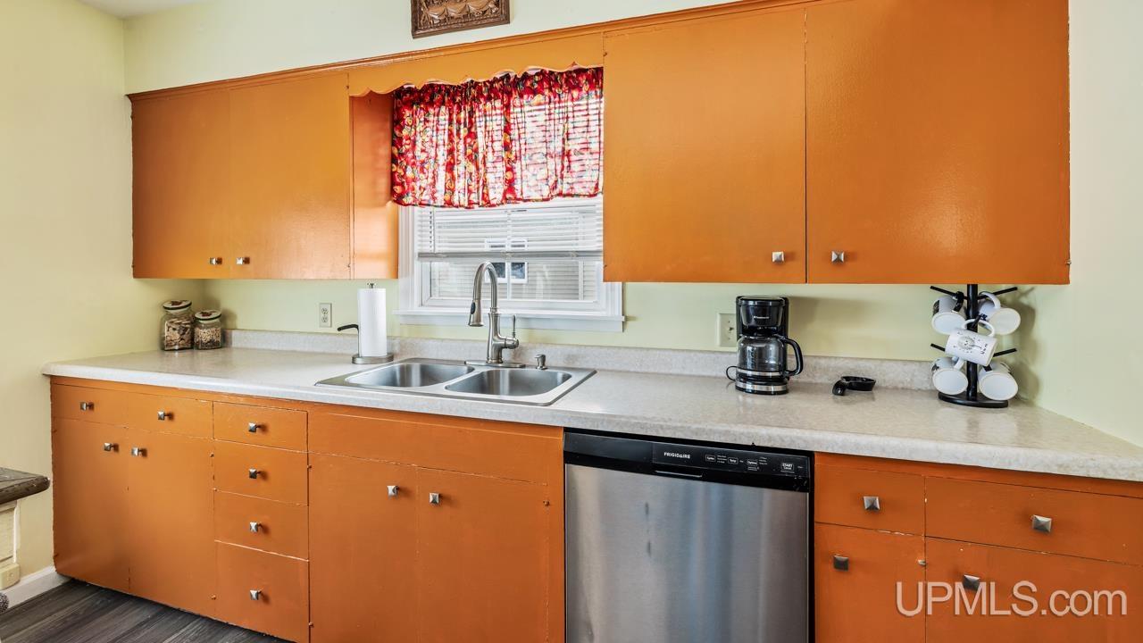 225 South Lincoln Road Escanaba, MI 49829 - Photo 11 of 40 Gallery Image 11