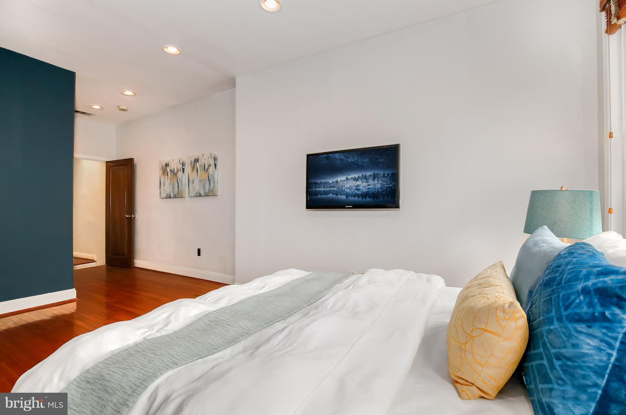 964 Florida Avenue Northwest Washington, DC 20001 - Photo 22 of 27 a bedroom with a bed and a painting on the wall