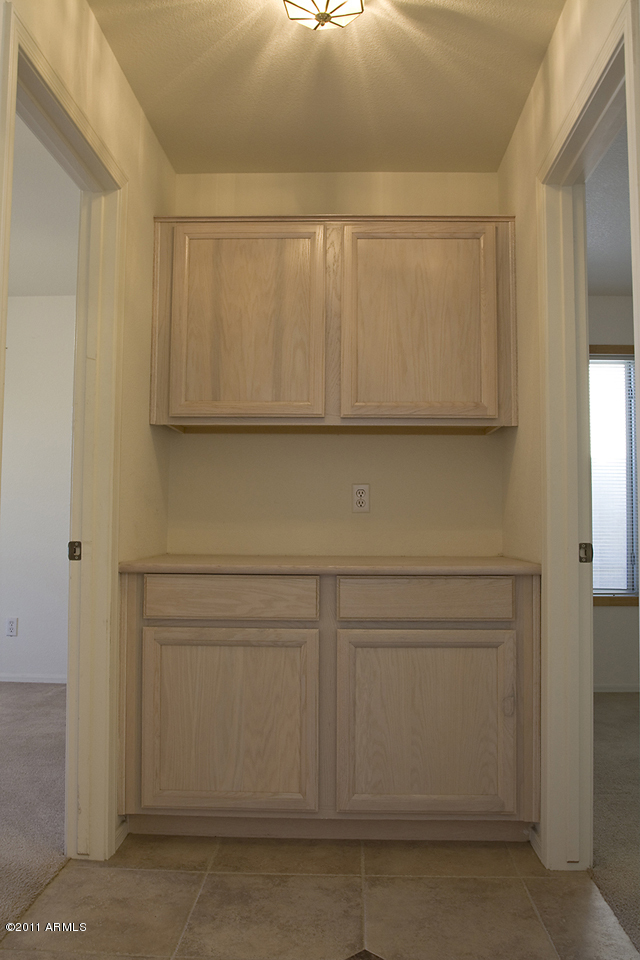 1609 East Greenway Road Phoenix, AZ 85042 - Photo 20 of 24 Hall Storage