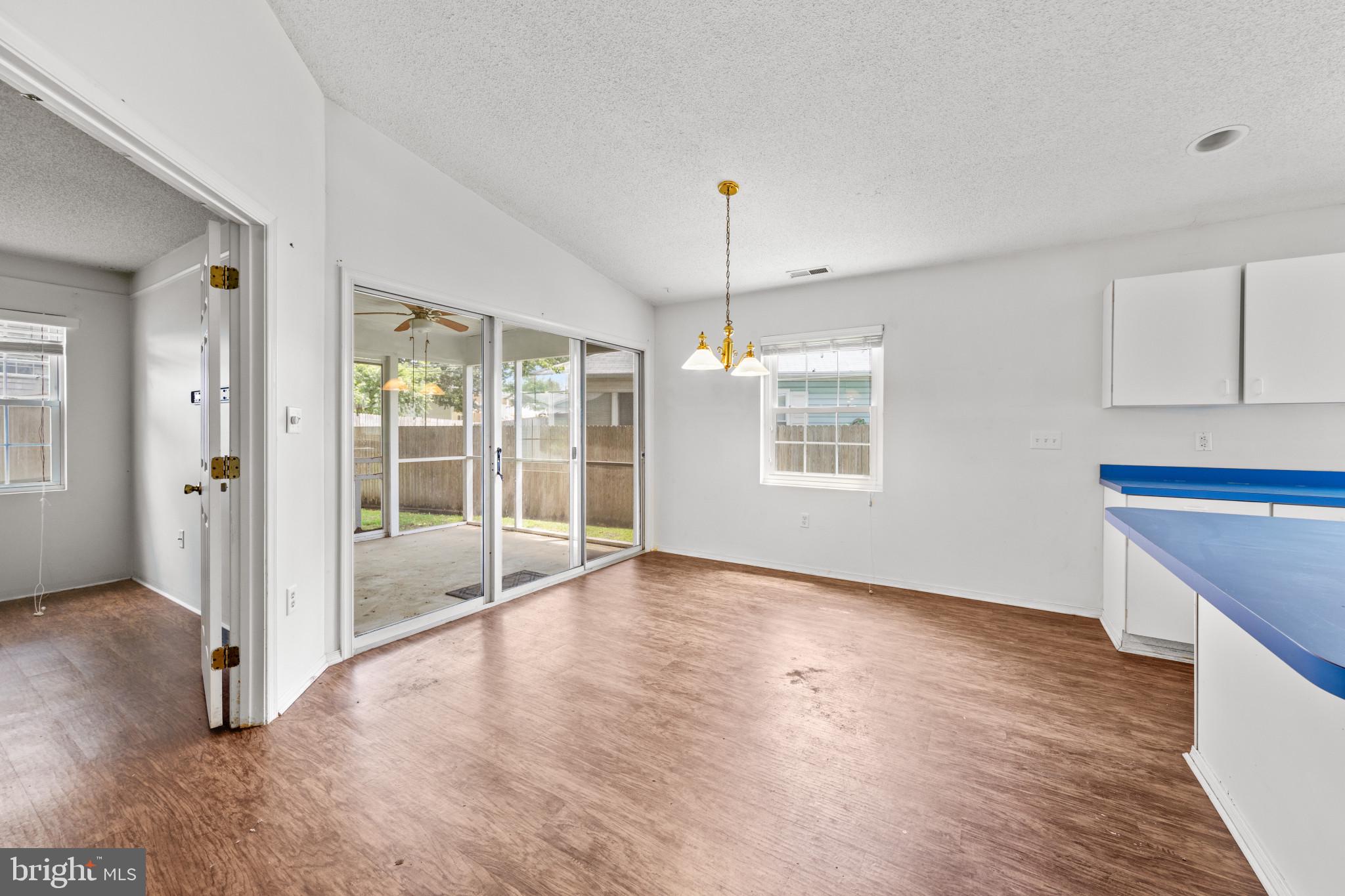 9821 Keyser Point Road, Unit 8D1 Ocean City, MD 21842 - Photo 20 of 33 Dining Area