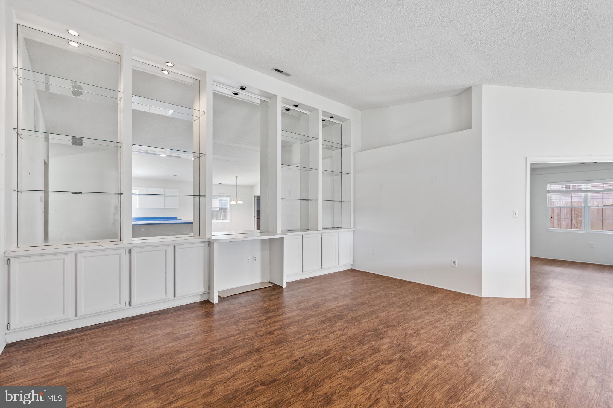 9821 Keyser Point Road, Unit 8D1 Ocean City, MD 21842 - Photo 8 of 33 Family Room