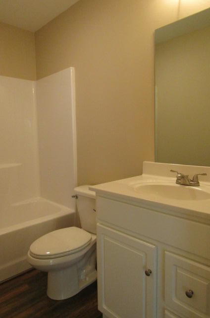 4022 Sioux Road Crossville, TN 38572 - Photo 9 of 17 Guest Bath