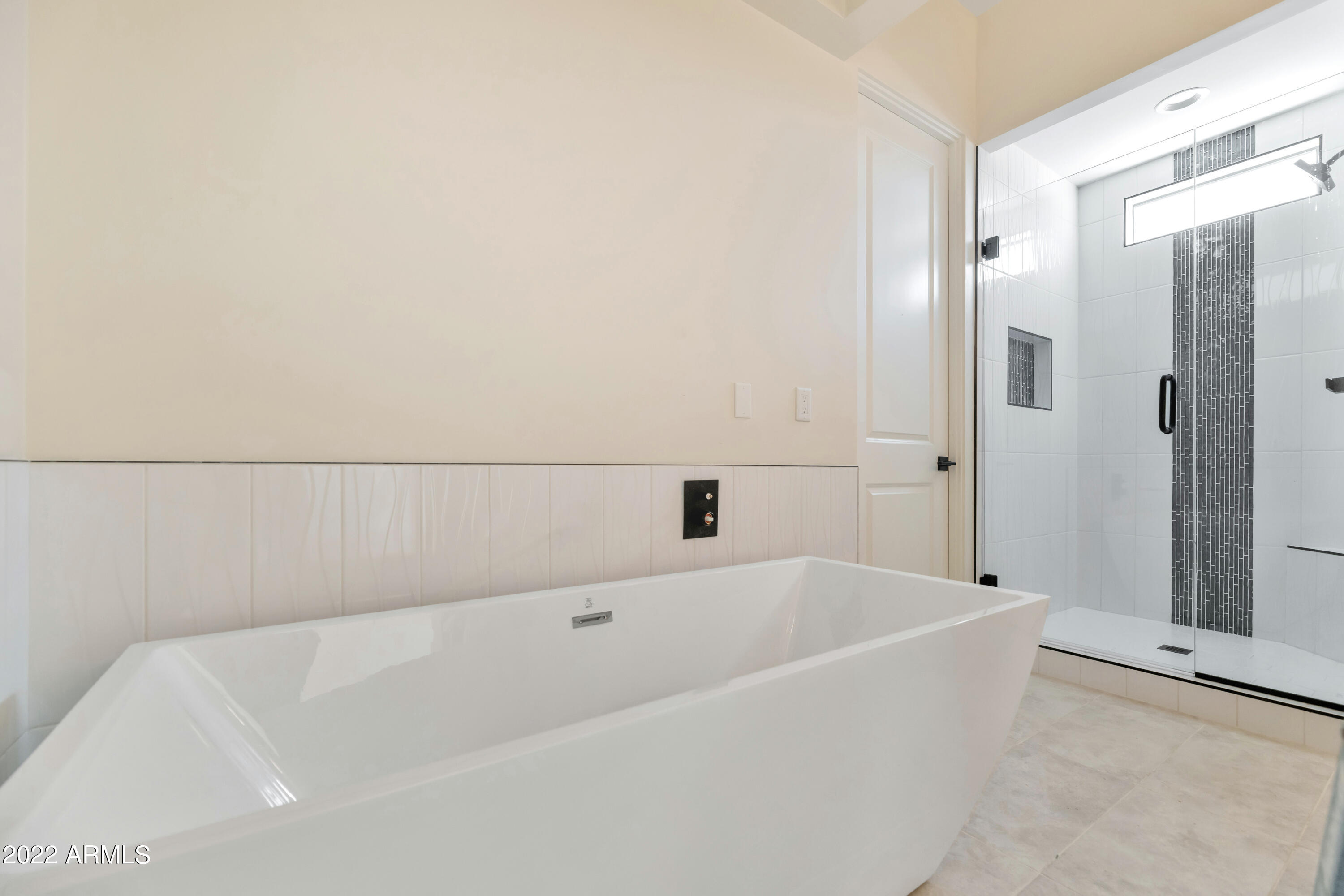 835 East Carlise Road Phoenix, AZ 85086 - Photo 17 of 51 Giant soaking tub in master.