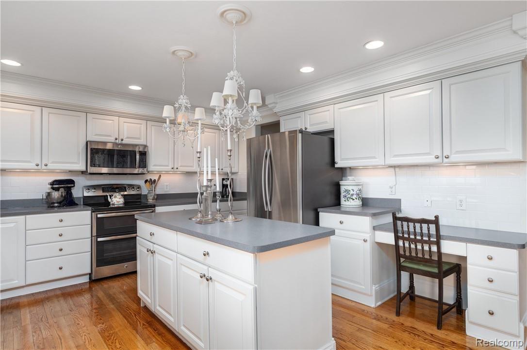 1410 Ross Lane Rochester, MI 48306 - Photo 6 of 45 1410 Ross Ln Rochester MI-print-015-10-1410 Ross Lane Rochester MI-4200x2799-300dpi.jpg
