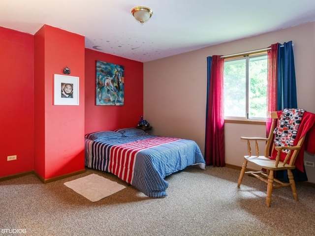 4160 Charleston Road Matteson, IL 60443 - Photo 11 of 15 a bedroom with a bed and a window