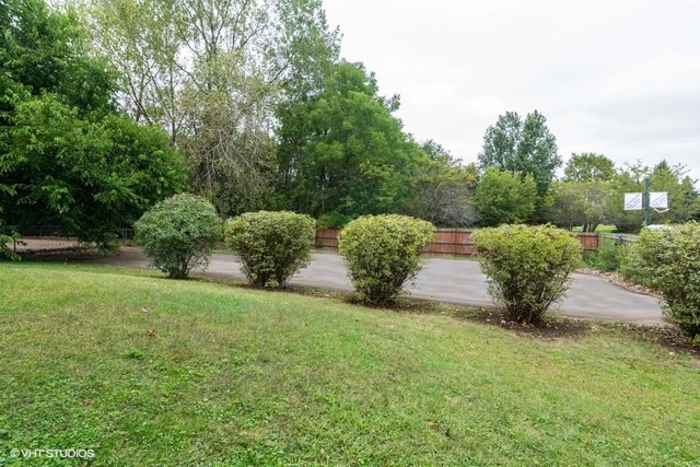 4160 Charleston Road Matteson, IL 60443 - Photo 13 of 15 a view of a garden with potted plants