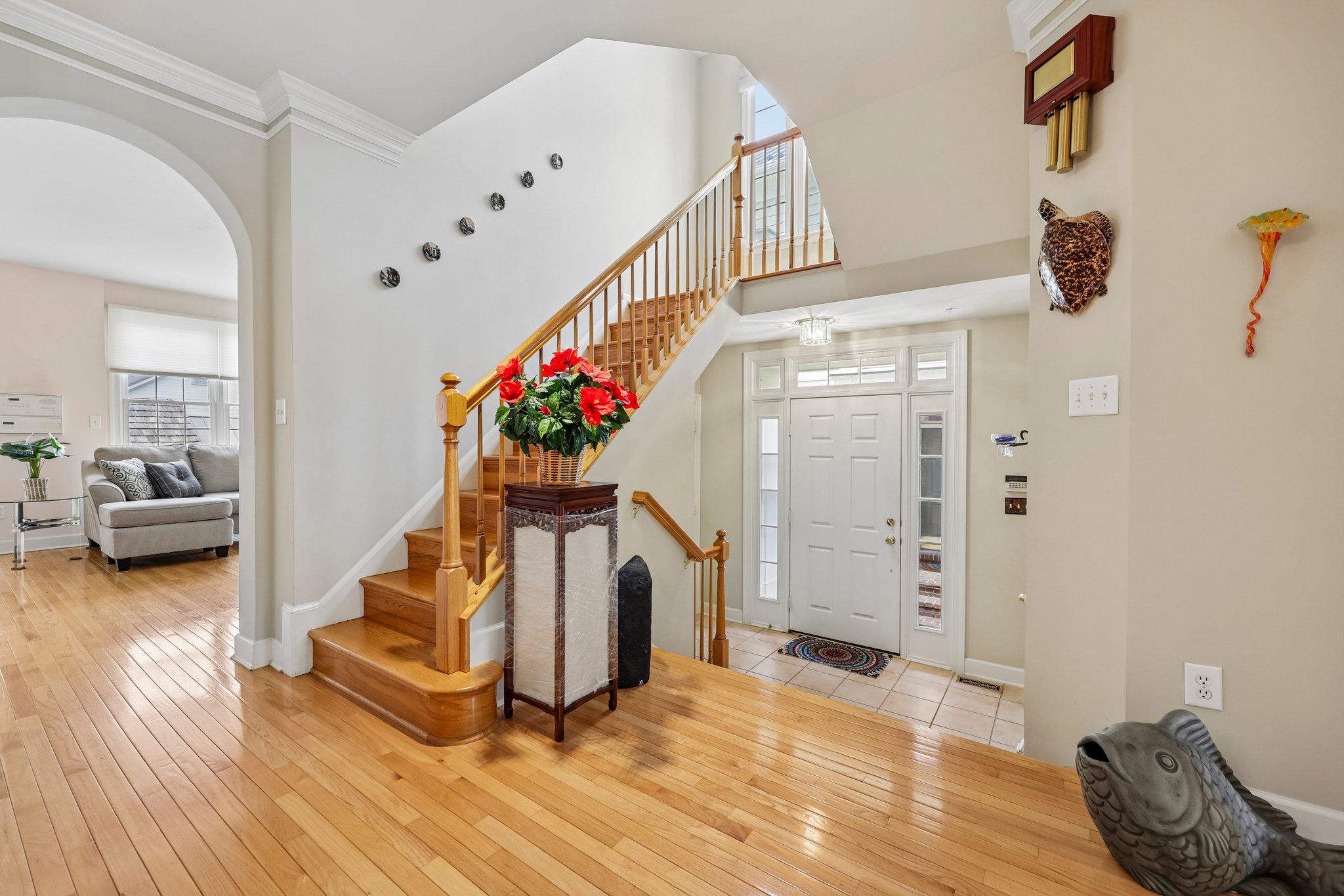 331 Alfandre Street Gaithersburg, MD 20878 - Photo 4 of 38 Inviting foyer with elegant staircase.