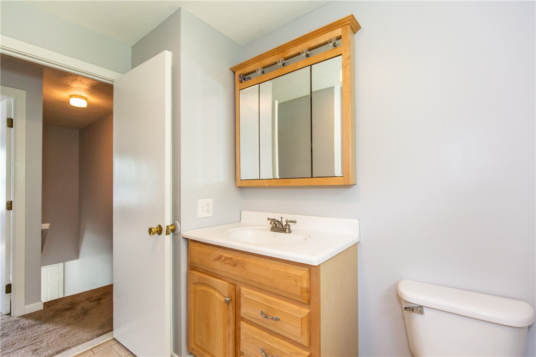 75 Reed Street Warwick, RI 02886 - Photo 17 of 26 Bathroom