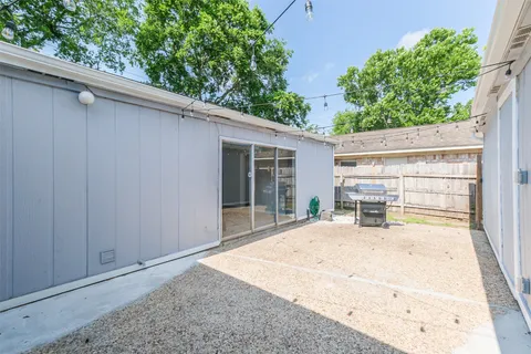 $249,900 | 14415 Locke Lane, Houston, TX 77077