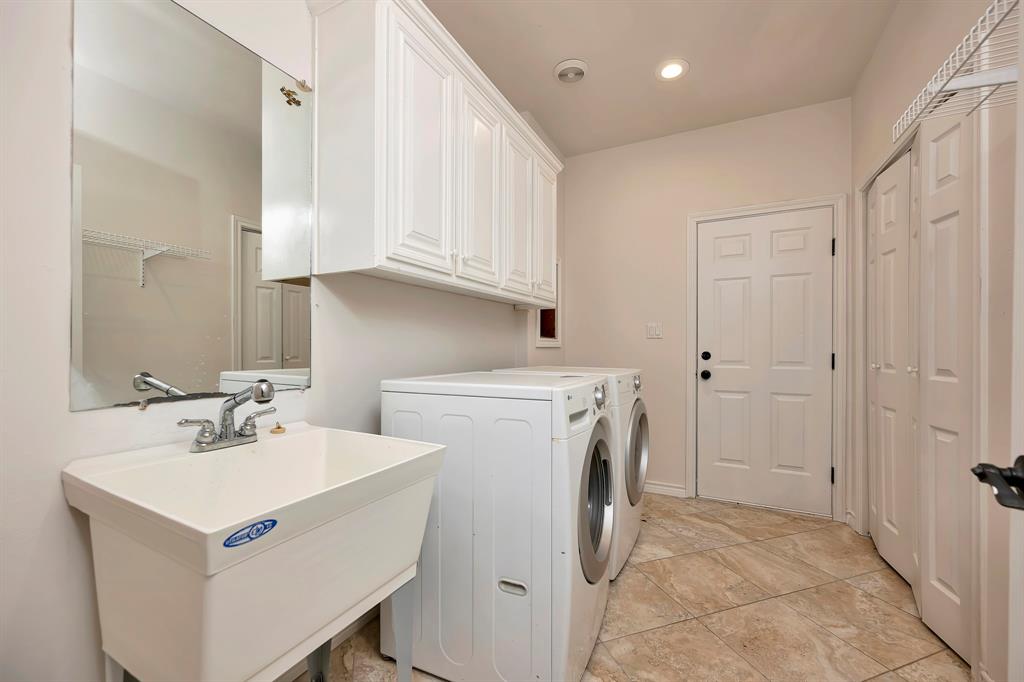 5520 White Settlement Road Weatherford, TX 76087 - Photo 23 of 39 a utility room with sink dryer and washer