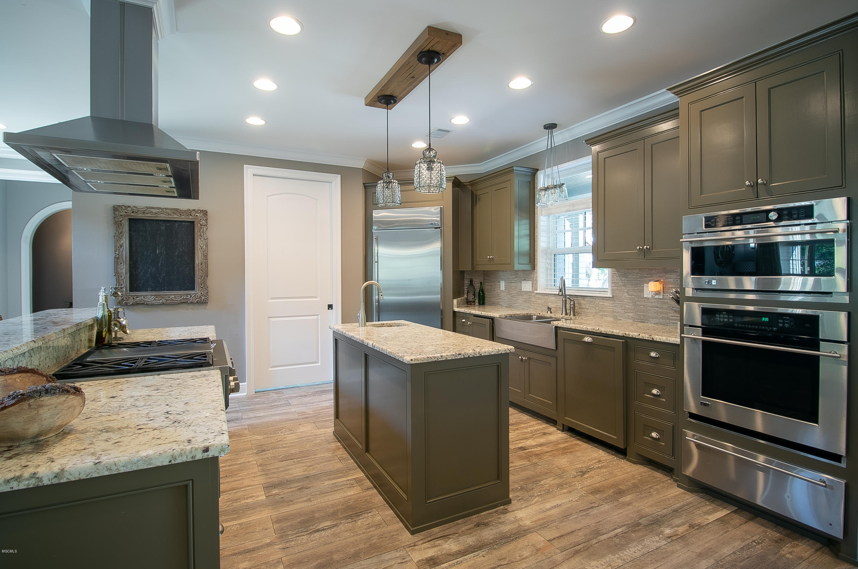 860 Reed Lane Gulfport, MS 39507 - Photo 8 of 49 Reed Lane Magazine-100-3
