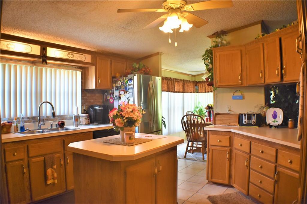 71 Roundtop Road Irwin, PA 15642 - Photo 2 of 23