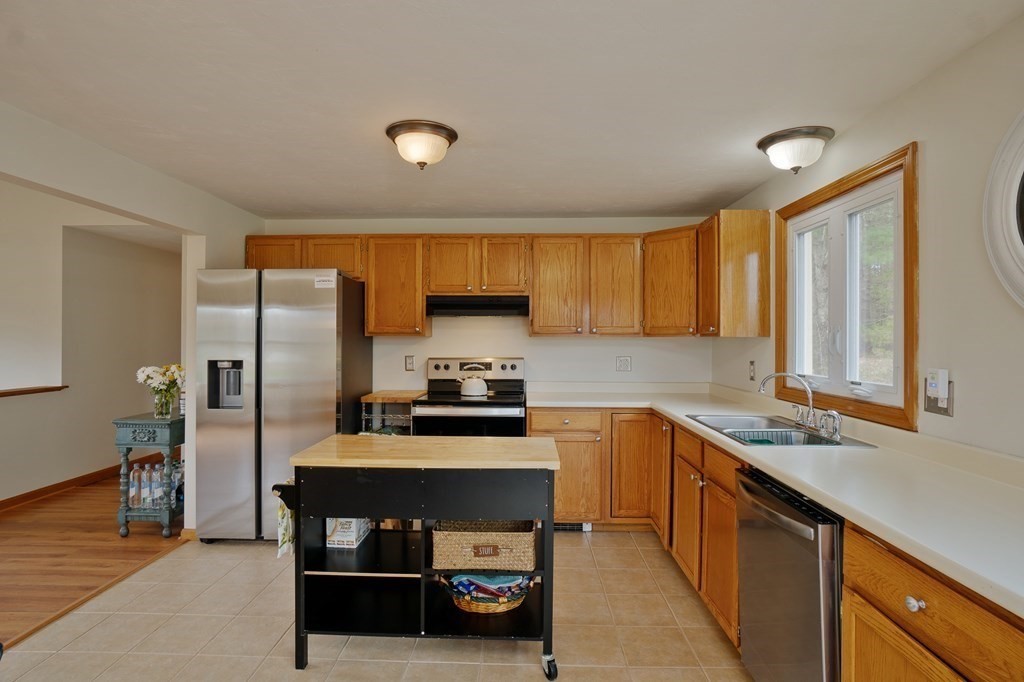 125 Rice Corner Road Brookfield, MA 01506 - Photo 4 of 37
