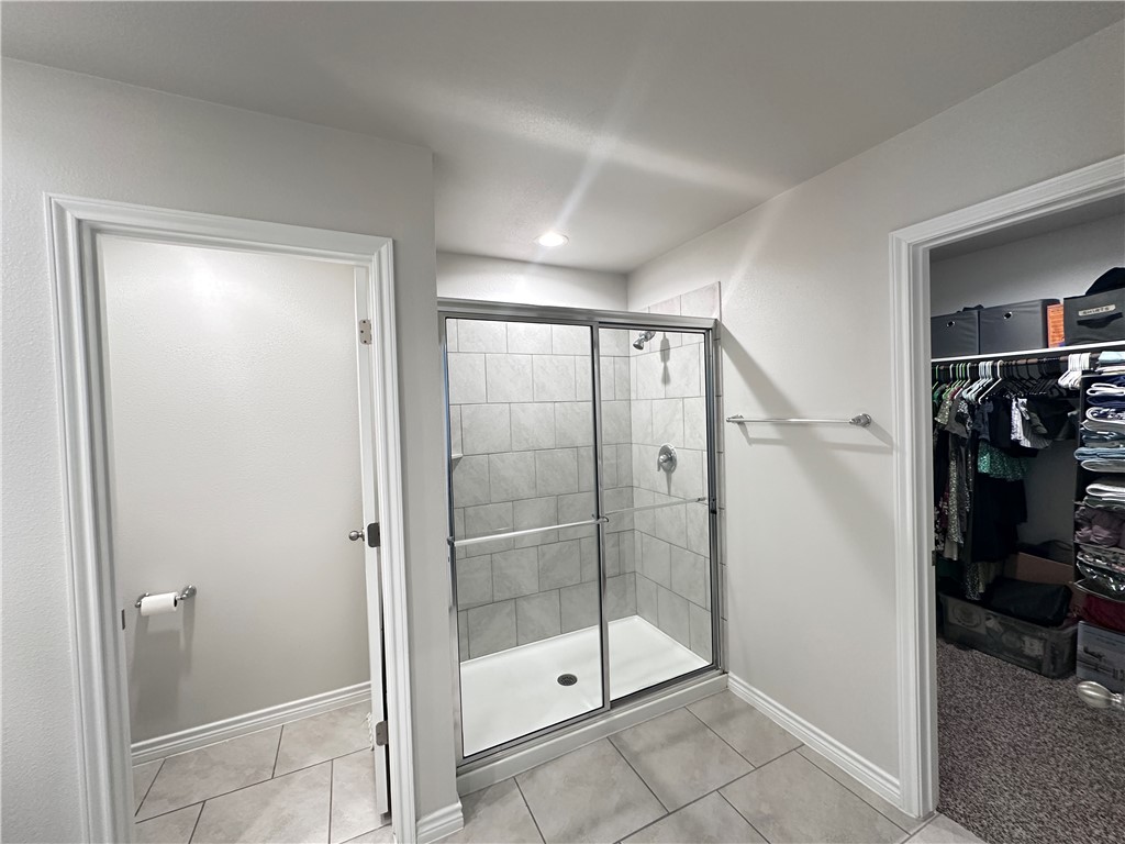 7649 Herd Rider Lane Corpus Christi, TX 78414 - Photo 9 of 18 a bathroom with a glass shower door