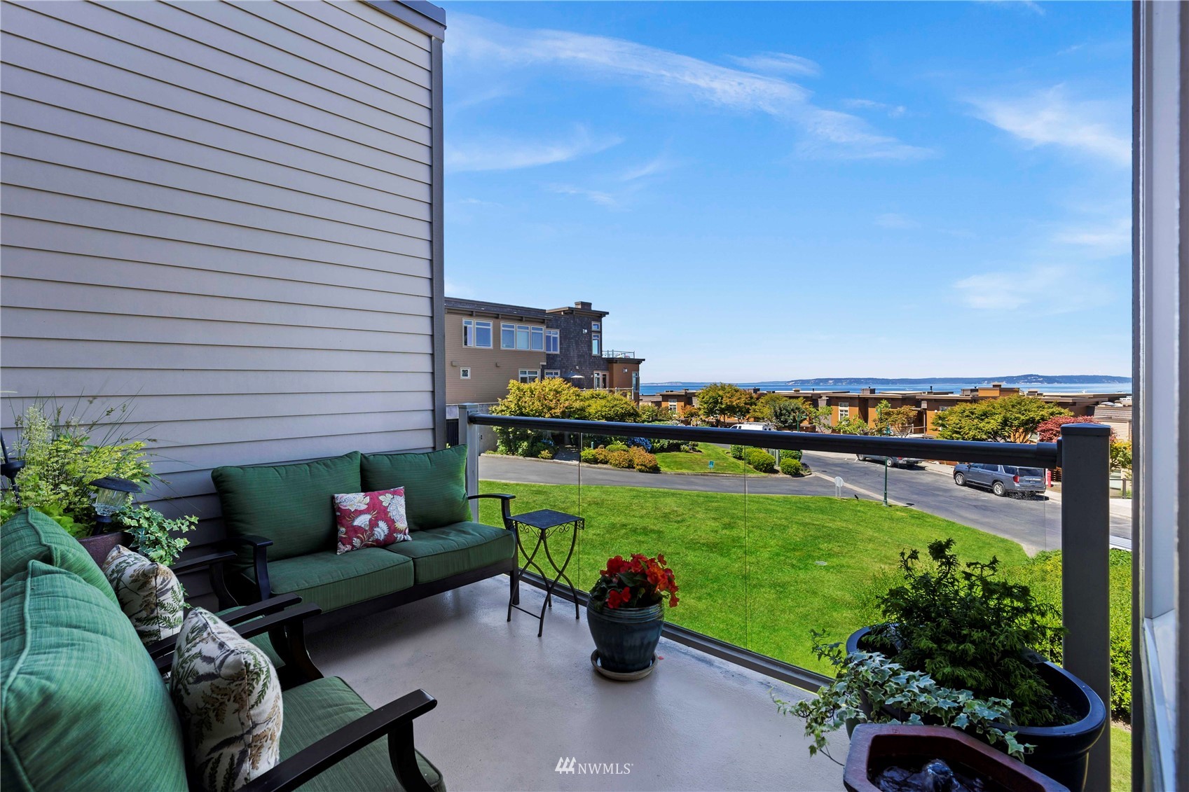 75 Pine Street, Unit 205 Edmonds, WA 98020 - Photo 14 of 33 a view of a chairs and table in the patio