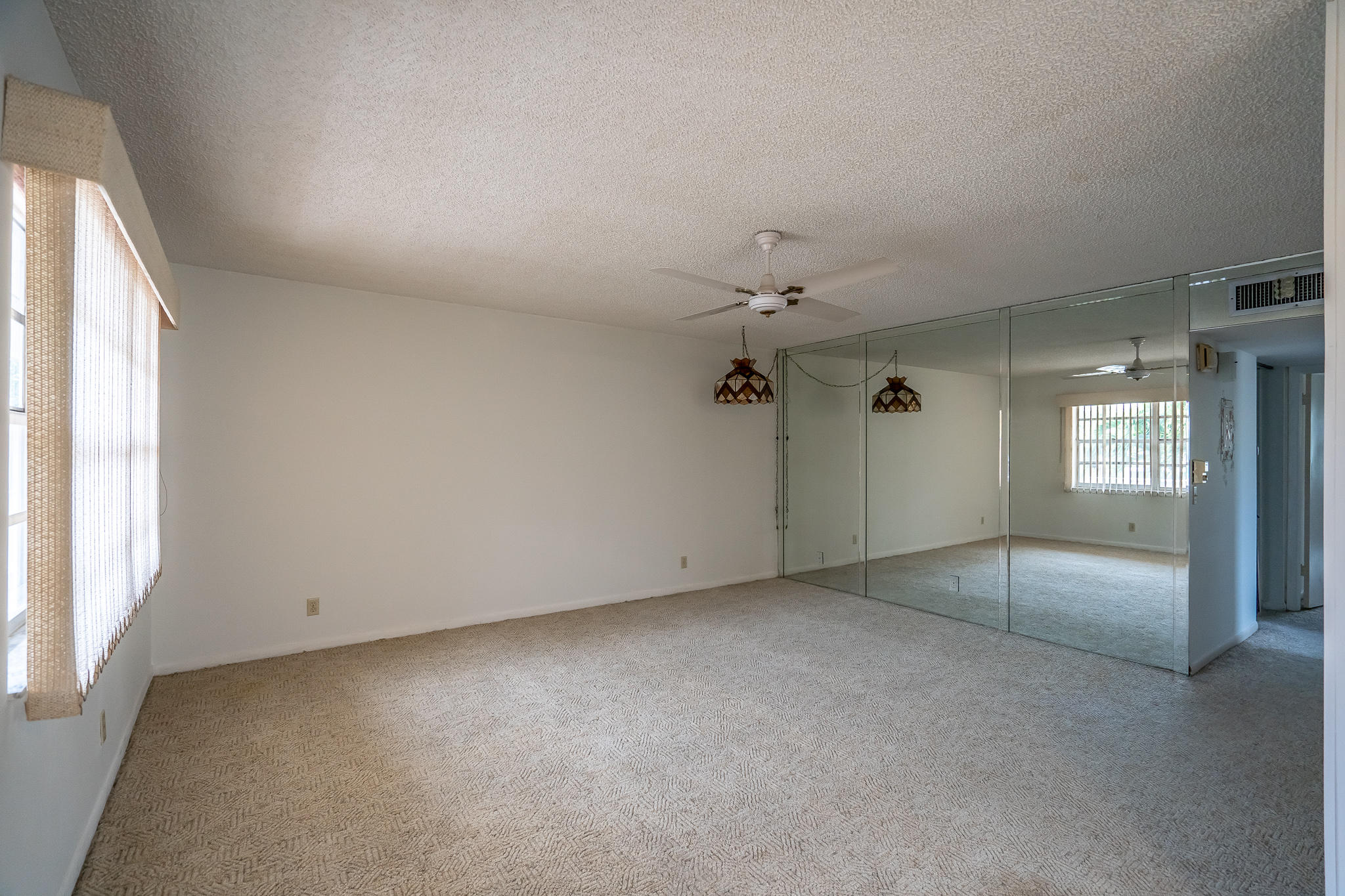 842 Normandy Trail Delray Beach, FL 33484 - Photo 5 of 29 Living Room