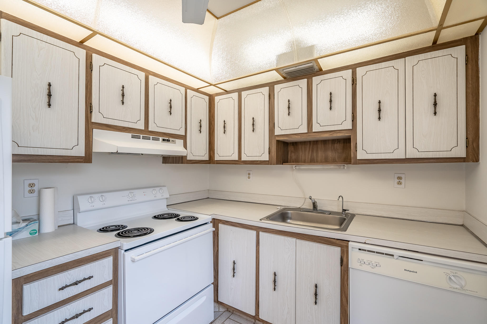 842 Normandy Trail Delray Beach, FL 33484 - Photo 9 of 29 Kitchen