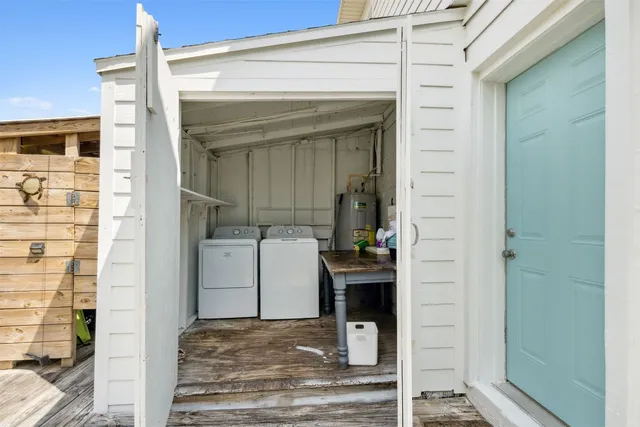 a view of entryway front of house