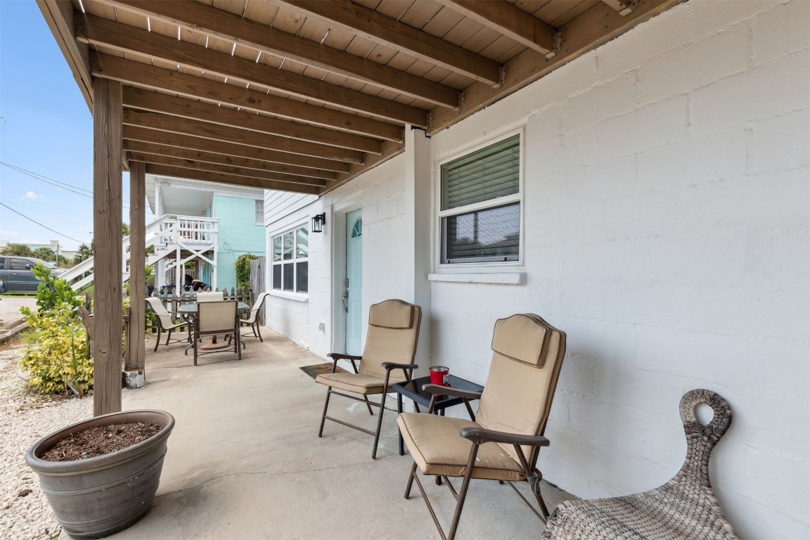 729 North Fletcher Avenue Fernandina Beach, FL 32034 - Photo 2 of 25 a living room with furniture and a potted plant