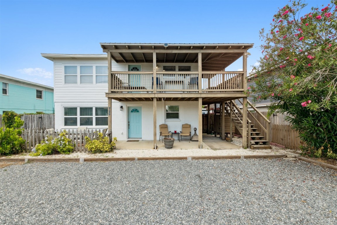 729 North Fletcher Avenue Fernandina Beach, FL 32034 - Photo 3 of 25 a front view of a house with garden