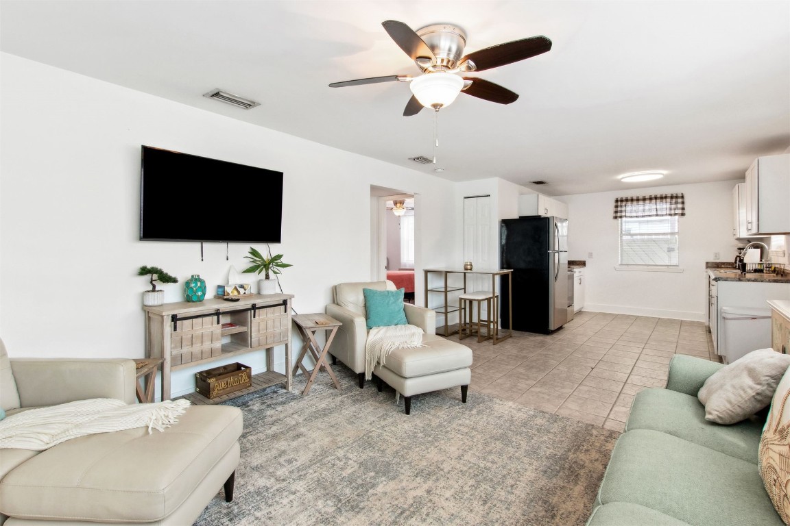 729 North Fletcher Avenue Fernandina Beach, FL 32034 - Photo 7 of 25 a living room with furniture and a flat screen tv