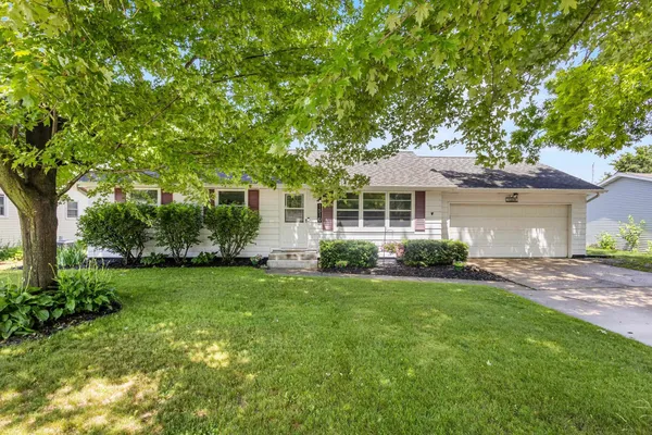 $299,900 | 1510 Lindale Lane, Green Bay, WI 54313