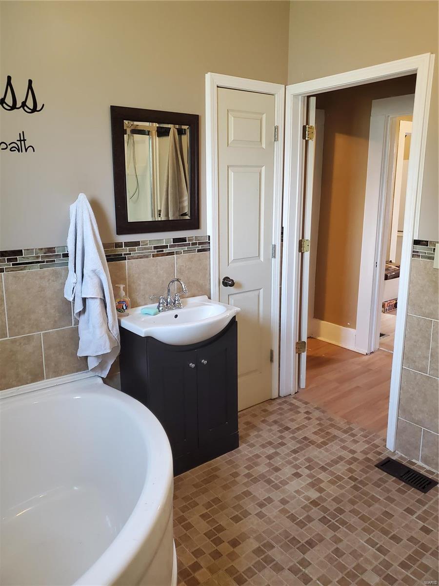 4369 Chester Road Chester, IL 62233 - Photo 17 of 31