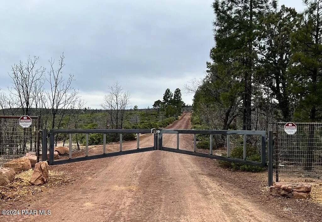 0 Fieldy Road Show Low, AZ 85901 - Photo 1 of 14 Front Gate