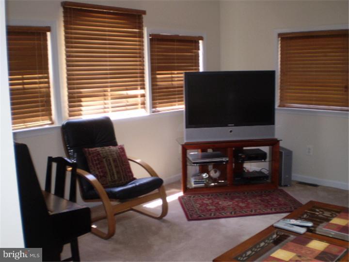 124 Flintlock Road Drexel Hill, PA 19026 - Photo 10 of 19 Family Room